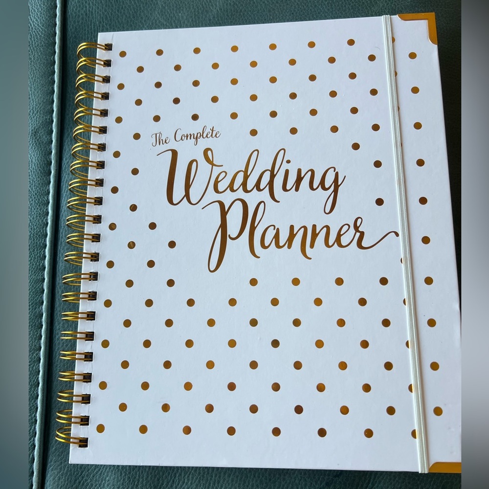 Gold Polka Dot Wedding Planner